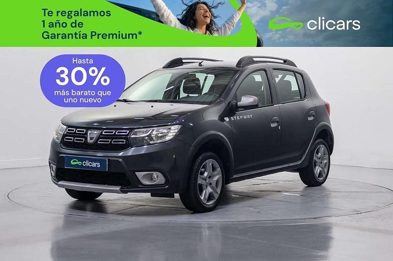 Usado Dacia Sandero Essentiel 75 CV (55 kW) 2019 Gris Utilitario