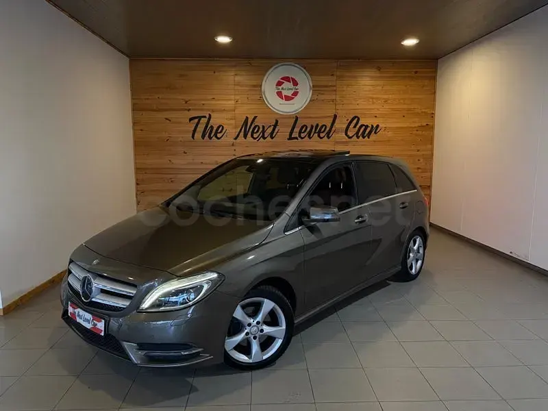 Usado Mercedes B200 136 CV (100 kW) 2013 Marrón Utilitario