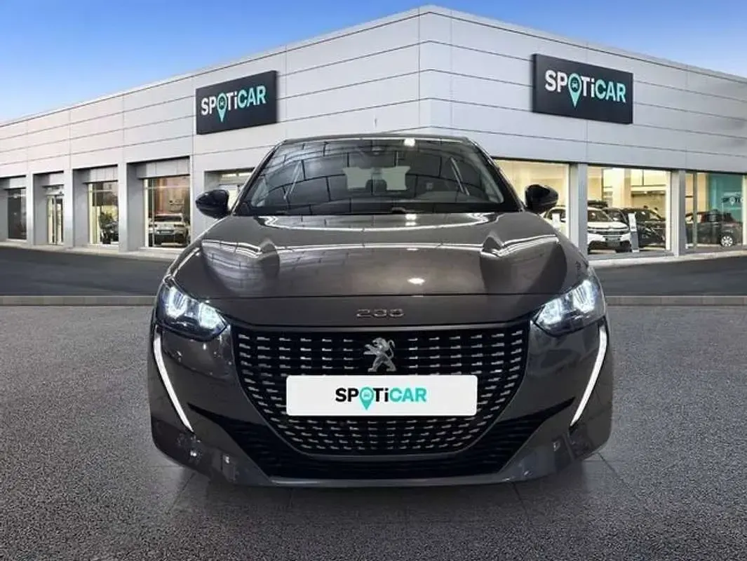 Usado Peugeot 208 Active 75 CV (55 kW) 2023 Gris Utilitario