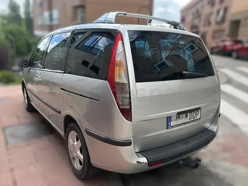 Usado Fiat Ulysse Emotion 128 CV (94 kW) 2004 Gris / plata Monovolumen