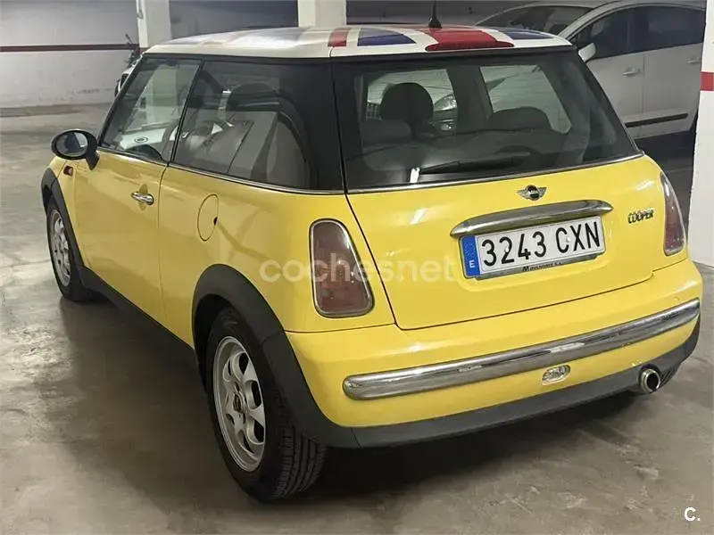 Usado Mini Cooper 115 CV (84 kW) 2004 Amarillo Utilitario