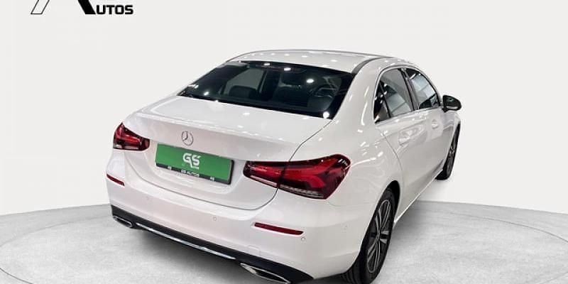 Usado Mercedes A180 136 CV (100 kW) 2022 Blanco Berlina