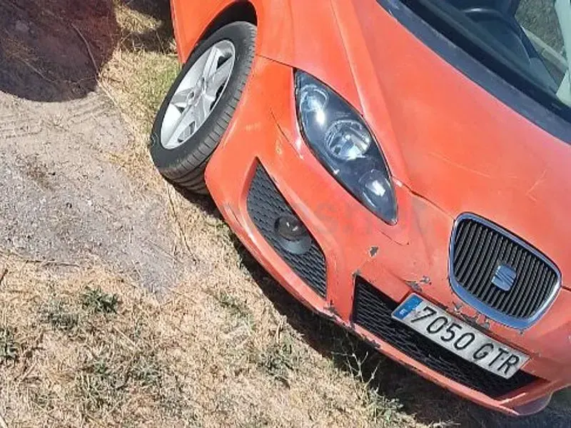Usado Seat Leon Reference 105 CV (77 kW) 2010 Naranja Utilitario