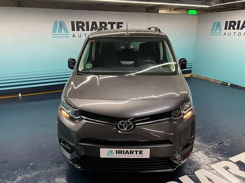 Usado Toyota Proace Verso Active 110 CV (80 kW) 2023 Gris / plata Familiar