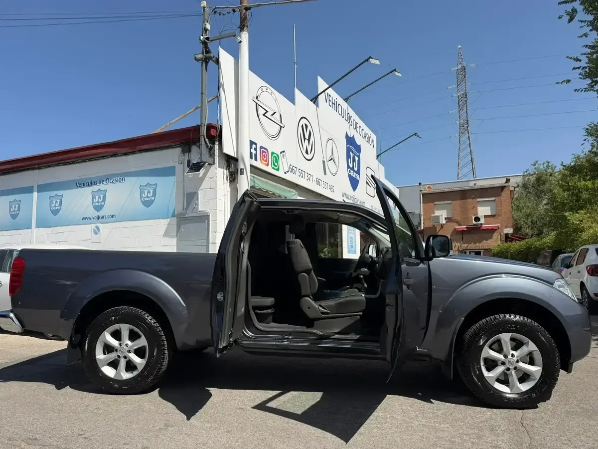 Usado Nissan Navara SE 190 CV (139 kW) 2014 Gris Pickup/Camioneta