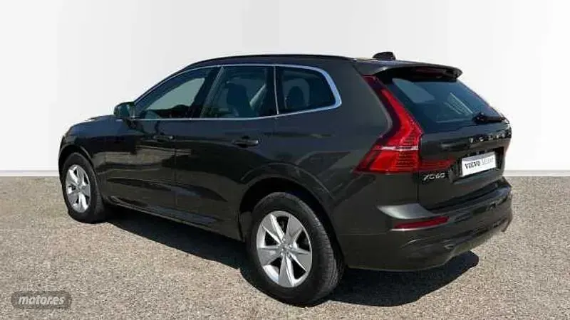 Usado Volvo XC60 Momentum 197 CV (144 kW) 2022 Gris SUV