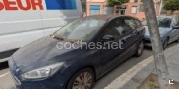 Usado Ford Focus Trend 100 CV (73 kW) 2016 Azul Berlina