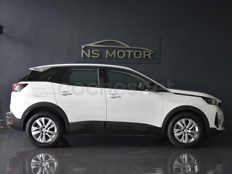 Usado Peugeot 3008 Active 131 CV (96 kW) 2022 Blanco SUV