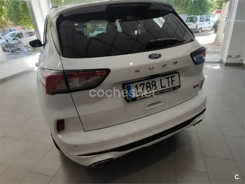 Usado Ford Kuga ST-Line X 225 CV (165 kW) 2021 Blanco SUV