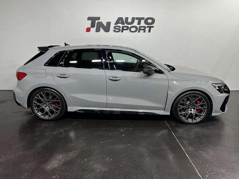 Usado Audi RS3 Sportback 400 CV (294 kW) 2025 Gris Utilitario