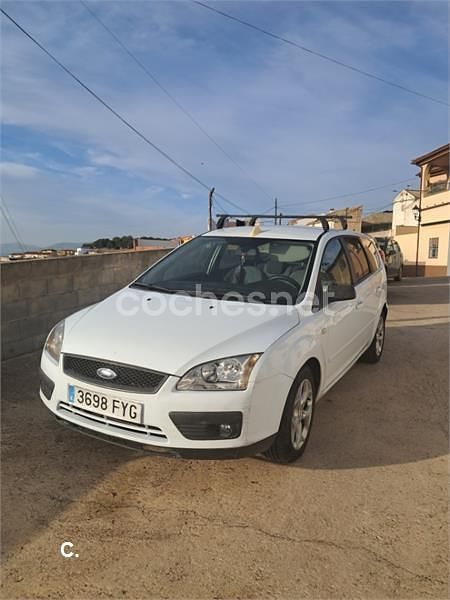 Blanco Usado 2007 Ford Focus Trend Familiar | 1800 € (Precio justo) - Imagen 1/4