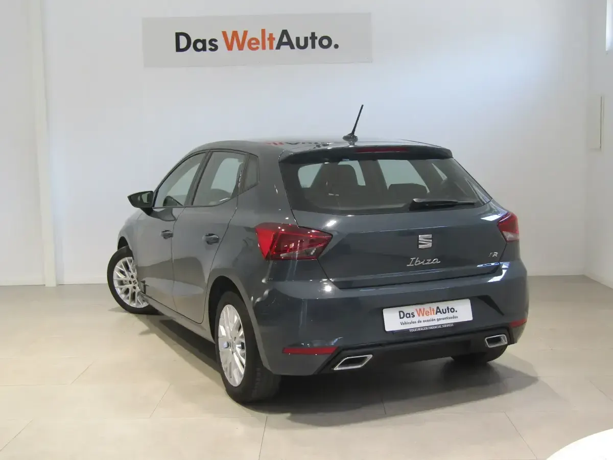 Usado Seat Ibiza FR 115 CV (84 kW) 2024 Gris Utilitario