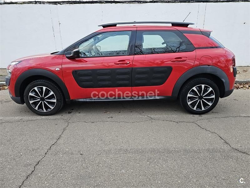 Usado Citroën C4 Feel 100 CV (73 kW) 2016 Rojo Berlina