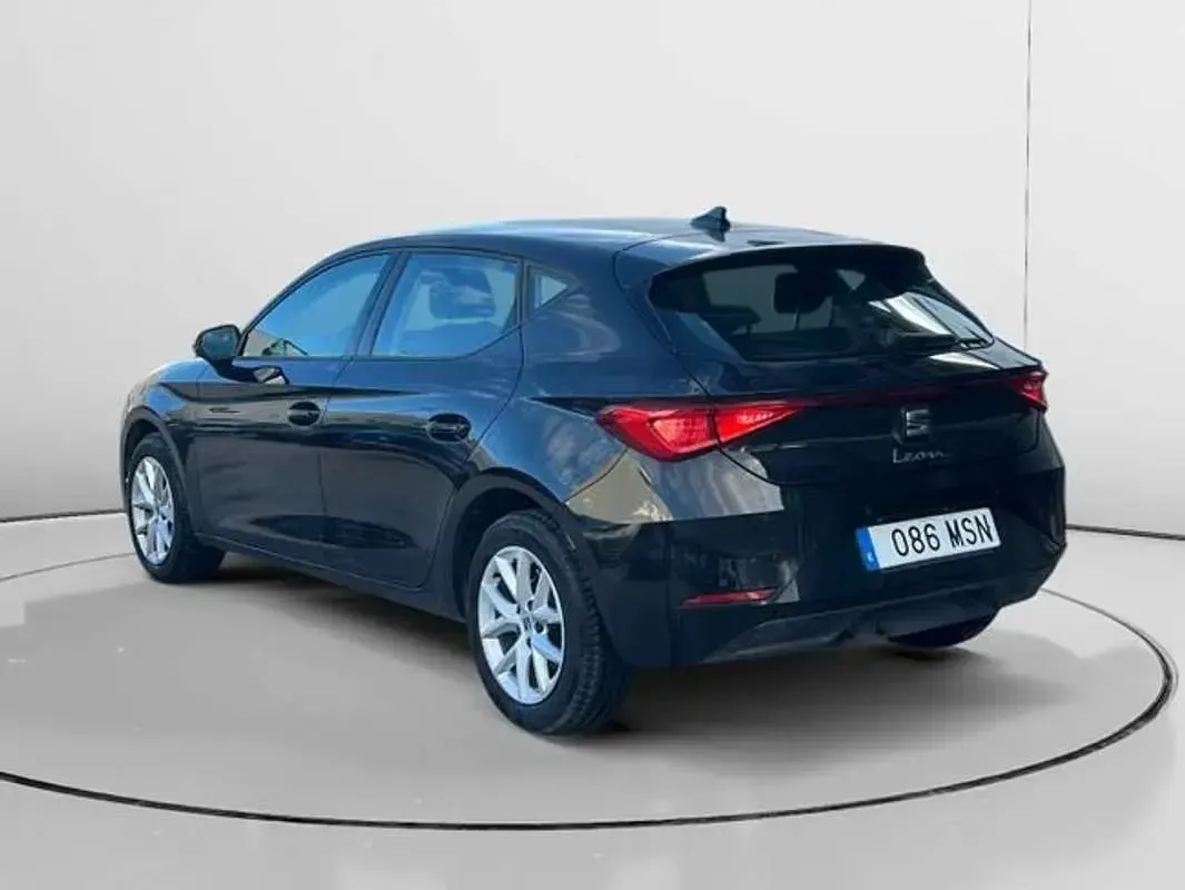 Usado Seat Leon Style 110 CV (80 kW) 2024 Negro Utilitario