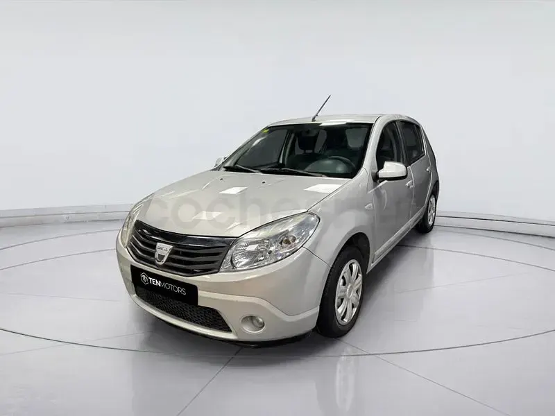 Usado Dacia Sandero Ambiance 75 CV (55 kW) 2010 Gris / plata Berlina
