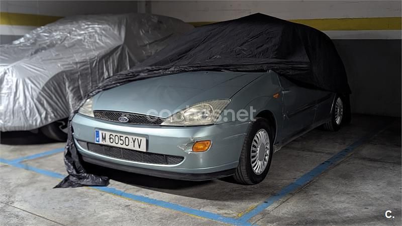 Usado Ford Focus Ghia 100 CV (73 kW) 2000 Azul Berlina