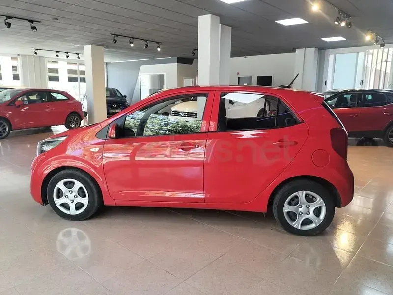 Usado Kia Picanto 67 CV (49 kW) 2022 Rojo Utilitario