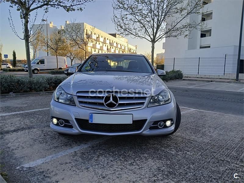 Usado Mercedes C200 Avantgarde 136 CV (100 kW) 2012 Gris / plata Berlina