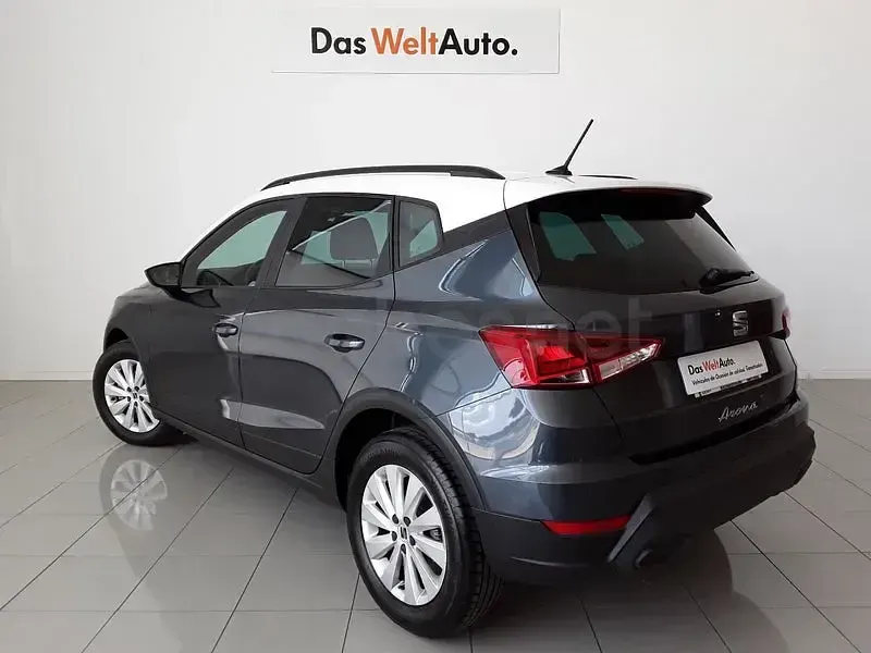 Usado Seat Arona Style 115 CV (84 kW) 2025 Gris / plata SUV