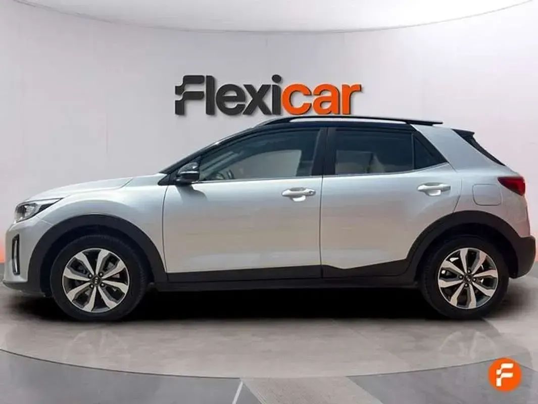 Usado Kia Stonic 120 CV (88 kW) 2021 Gris SUV