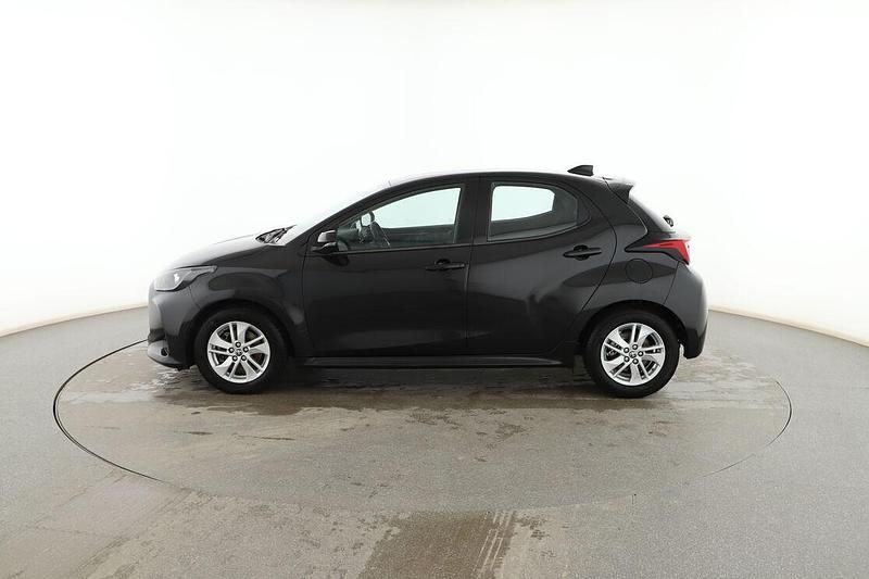 Käytetty Toyota Yaris Hybrid Active 116 HP (85 kW) 2021 Musta Sedan