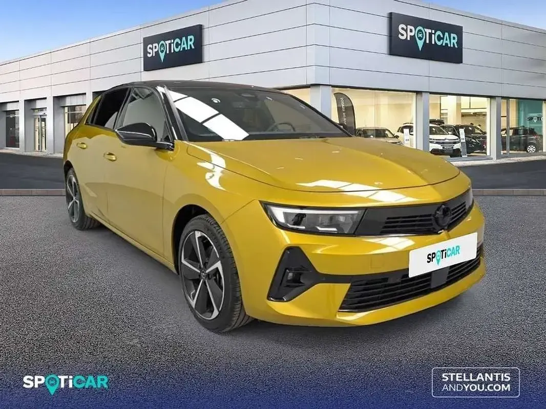 Usado Opel Astra 131 CV (96 kW) 2024 Amarillo Familiar