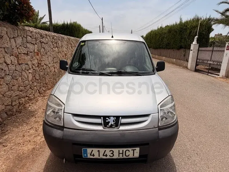 Usado Peugeot Partner Tepee Access 75 CV (55 kW) 2011 Gris / plata Monovolumen