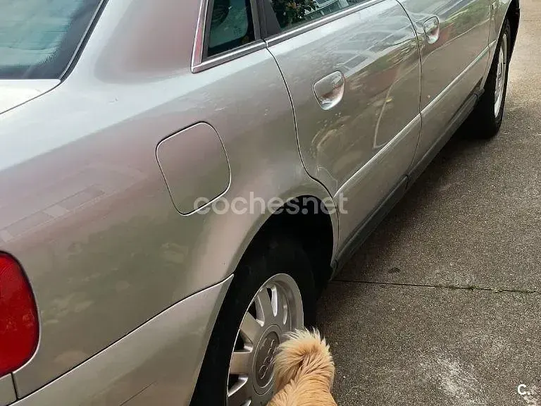 Usado Audi A4 110 CV (80 kW) 1999 Gris / plata Berlina