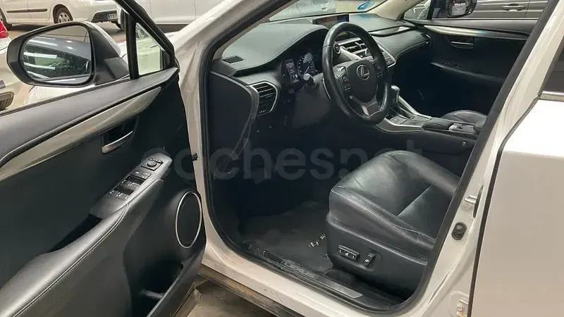 Usado Lexus NX300h Executive Line 197 CV (144 kW) 2018 Blanco SUV