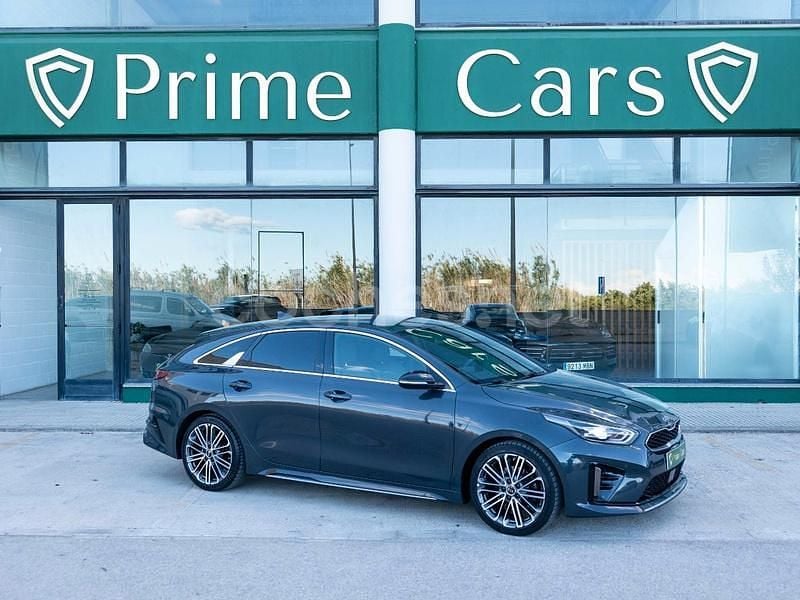 Usado Kia ProCeed GT-Line 140 CV (102 kW) 2020 Gris / plata Familiar