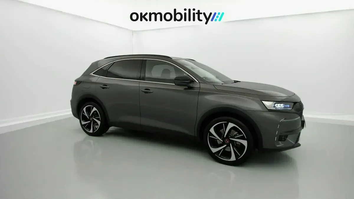 Usado DS Automobiles DS7 Crossback Performance Line Plus 300 CV (220 kW) 2022 Gris platino SUV