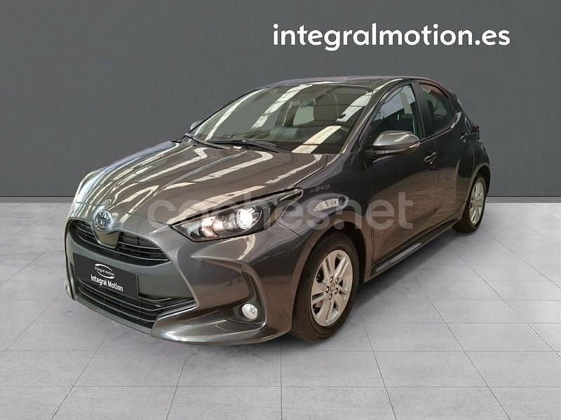 Gris Usado 2024 Toyota Yaris Edition Berlina | 19.990 € (Un poco caro) - Imagen 1/4