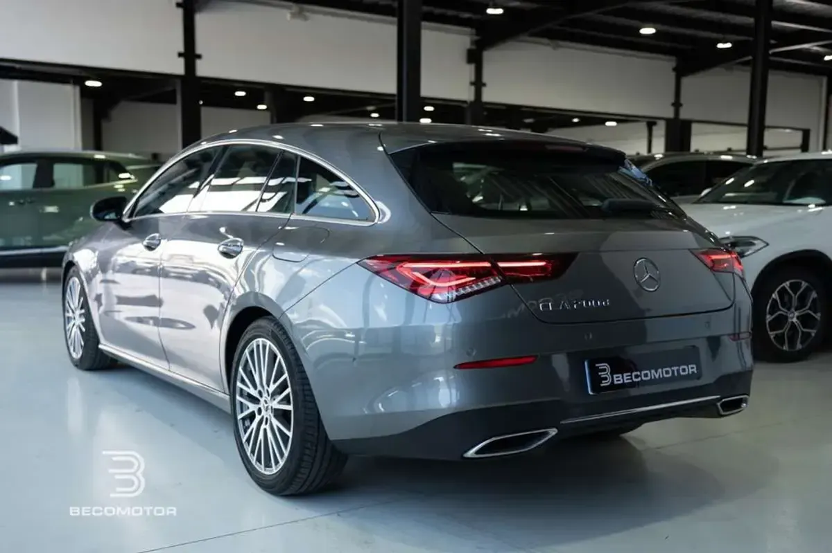 Usado Mercedes CLA200 Shooting Brake 150 CV (110 kW) 2020 Gris Familiar