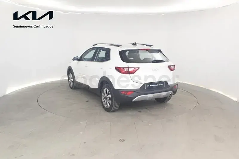 Usado Kia Stonic 100 CV (73 kW) 2025 Blanco SUV