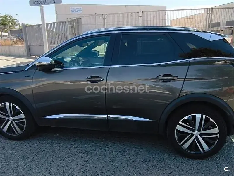 Usado Peugeot 3008 GT 180 CV (132 kW) 2019 Gris / plata SUV