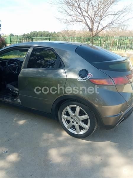 Usado Honda Civic Executive 140 CV (102 kW) 2008 Gris / plata Berlina