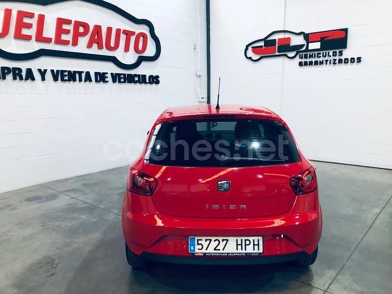 Usado Seat Ibiza Reference 90 CV (66 kW) 2013 Rojo Berlina