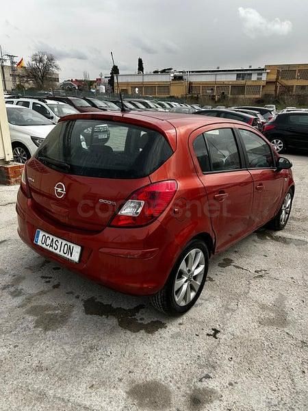 Usado Opel Corsa Expression 75 CV (55 kW) 2012 Rojo Utilitario