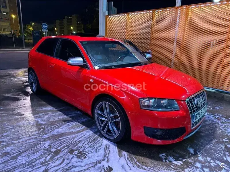 Usado Audi A3 Ambition 250 CV (183 kW) 2004 Rojo Utilitario