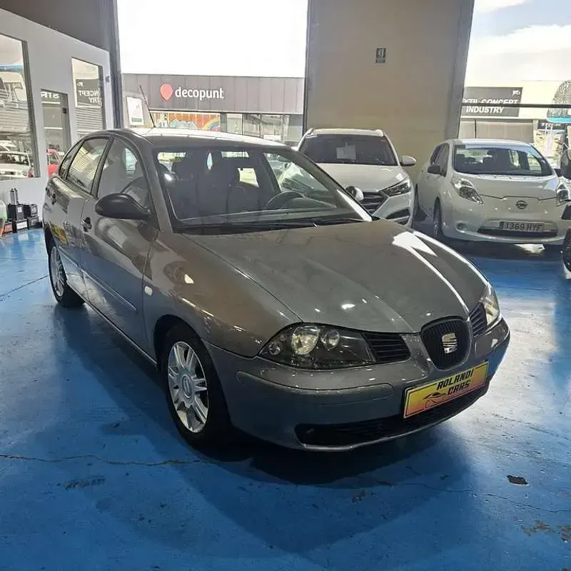 Usado Seat Ibiza Ecomotive 80 CV (58 kW) 2008 Gris Utilitario