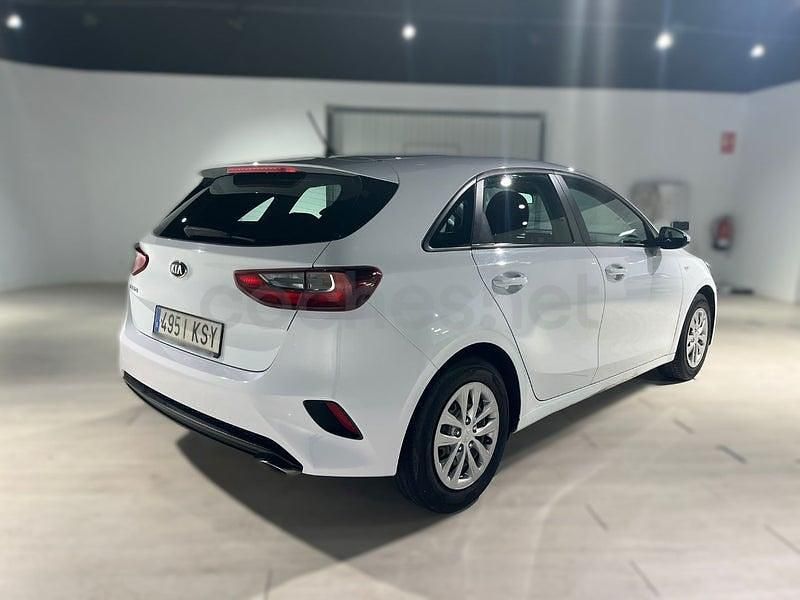 Usado Kia Ceed 100 CV (73 kW) 2019 Blanco Utilitario