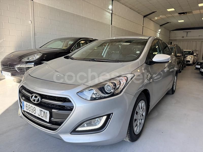 Gris / plata Usado 2015 Hyundai i30 Berlina | 7990 € (Buen precio) - Imagen 1/4