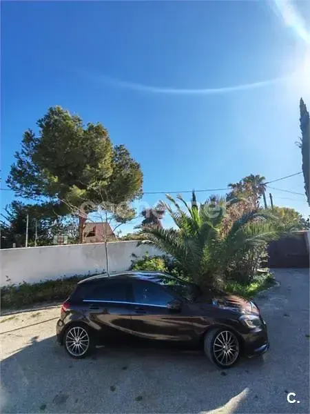 Usado Mercedes A180 AMG line 122 CV (89 kW) 2014 Marrón Utilitario