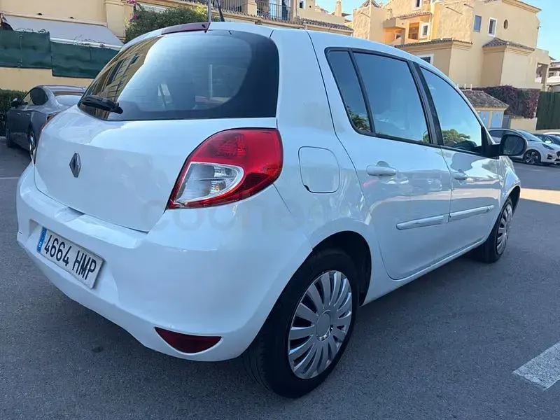 Usado Renault Clio IV Business 90 CV (66 kW) 2012 Blanco Berlina