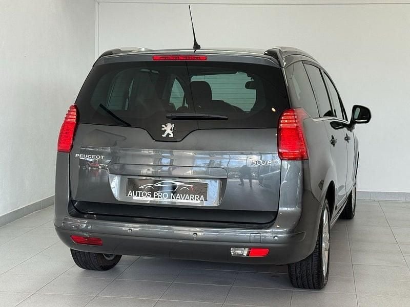 Usado Peugeot 5008 Sport 110 CV (80 kW) 2010 Gris / plata Monovolumen