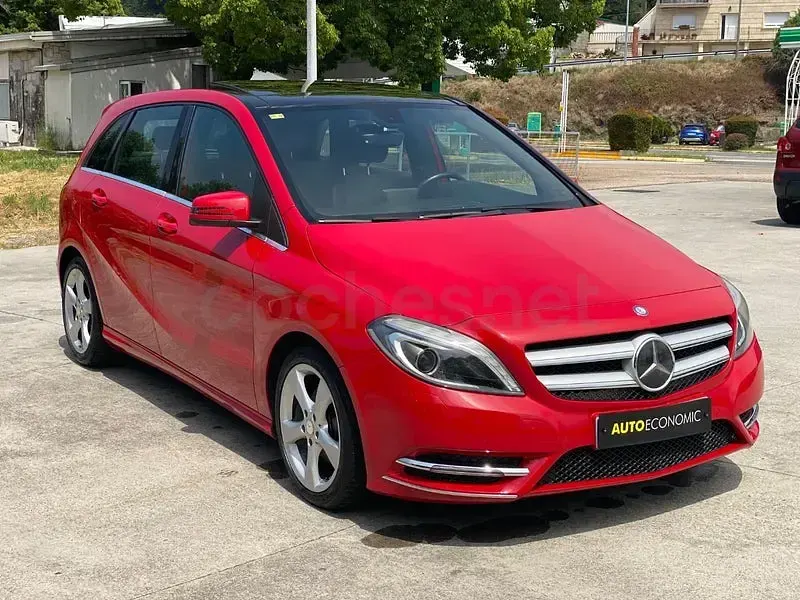 Usado Mercedes B180 109 CV (80 kW) 2014 Rojo Utilitario