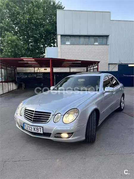 Usado Mercedes E320 Avantgarde 204 CV (150 kW) 2006 Gris / plata Berlina