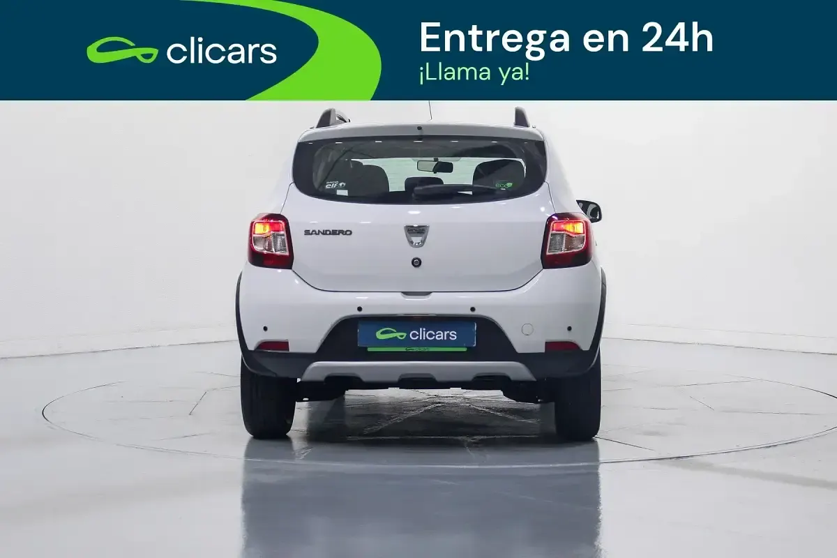 Usado Dacia Sandero Stepway 90 CV (66 kW) 2015 Blanco Berlina