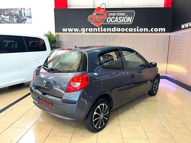 Usado Renault Clio II Authentique 75 CV (55 kW) 2009 Azul Berlina