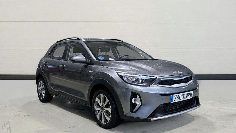 Usado Kia Stonic 100 CV (73 kW) 2024 Gris SUV